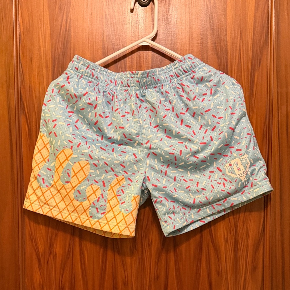 Baseball Life youth xl.  Ice cream pattern mesh Shorts